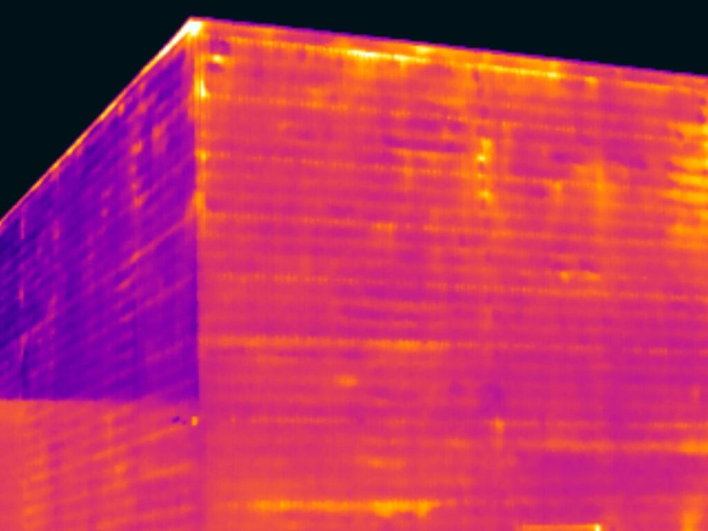 Commercial building heat loss via missing insltion